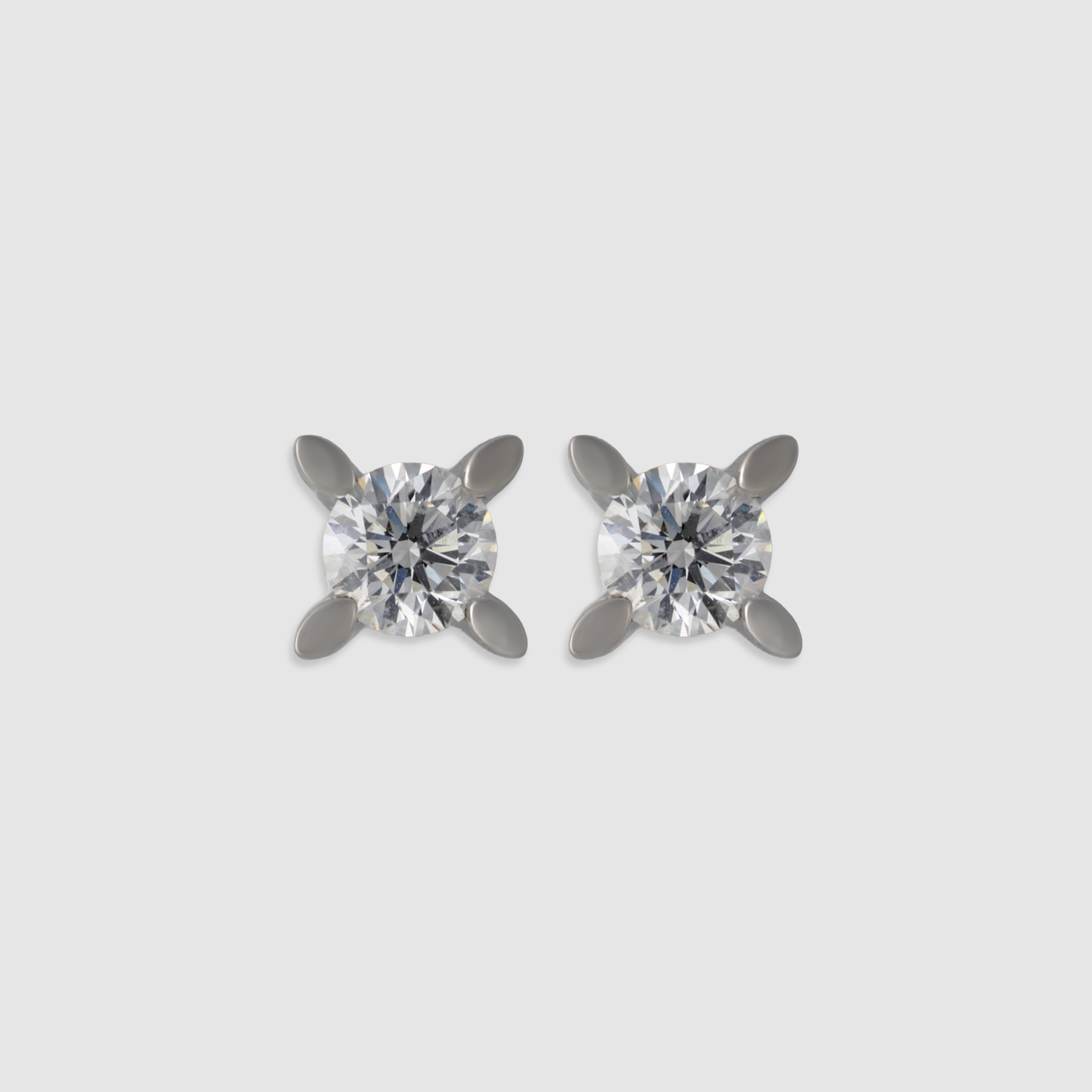 14K white gold diamond stud earrings
