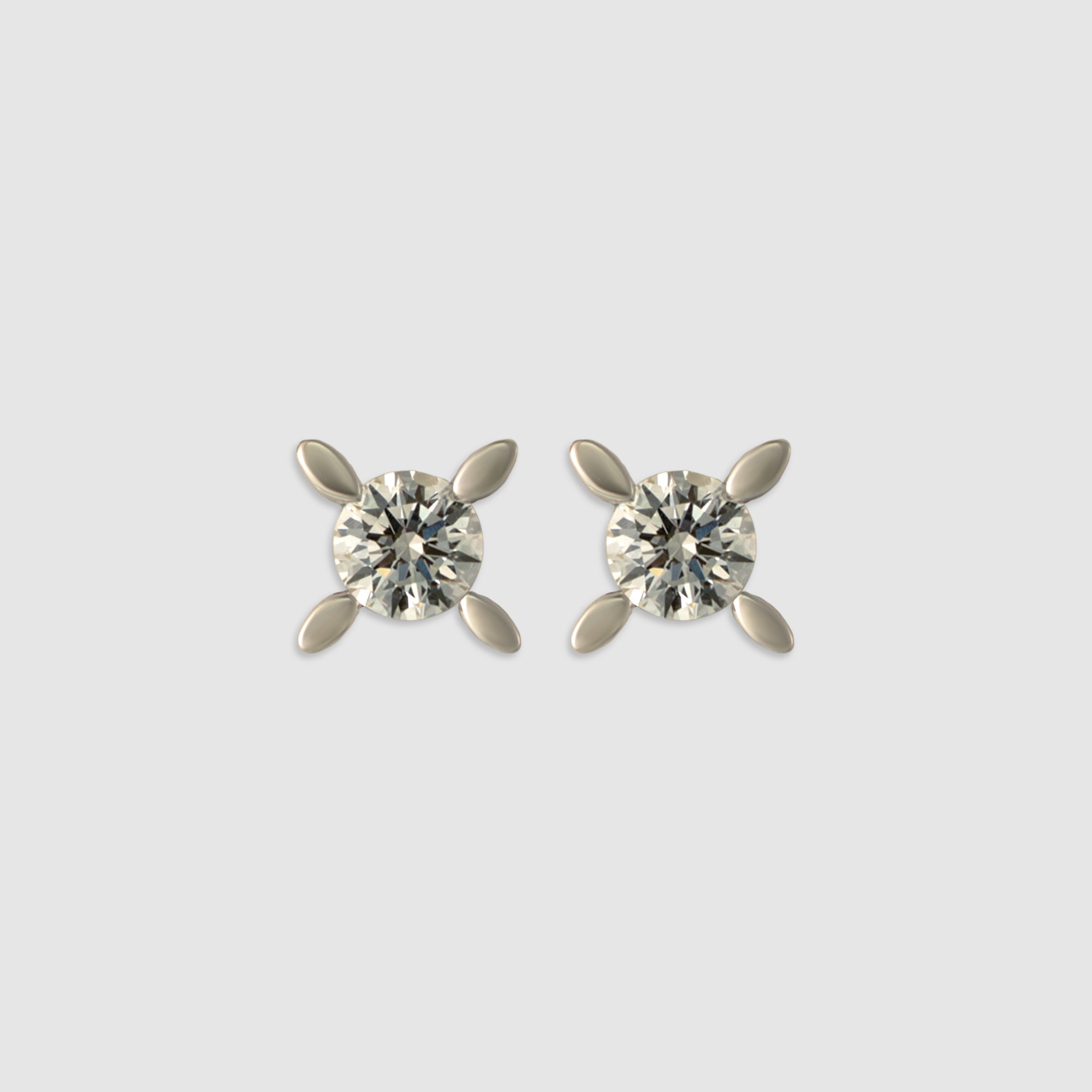 14K white gold diamond stud earrings